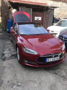 Naprawa Samochodu Hybrydowego Tesla