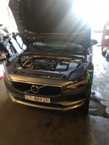 Naprawa Samochodu Hybrydowego Volvo