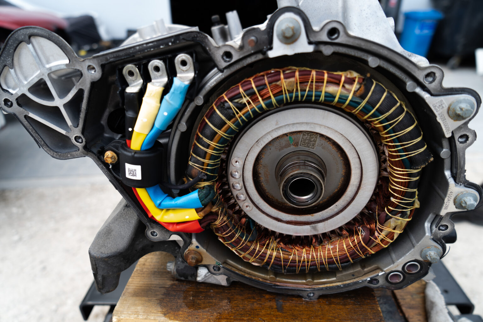 Silnik elektryczny Mercedes Sprinter A 910 szczegół wirnika magnesy